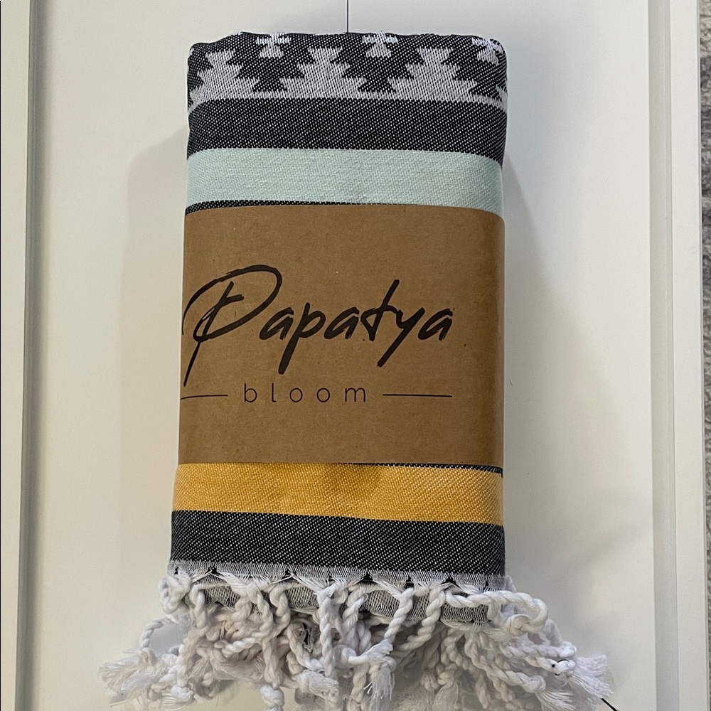 NEW Papatya Bloom 100% cotton Turkish towel. Made in Turkey. Large 39" x 71"